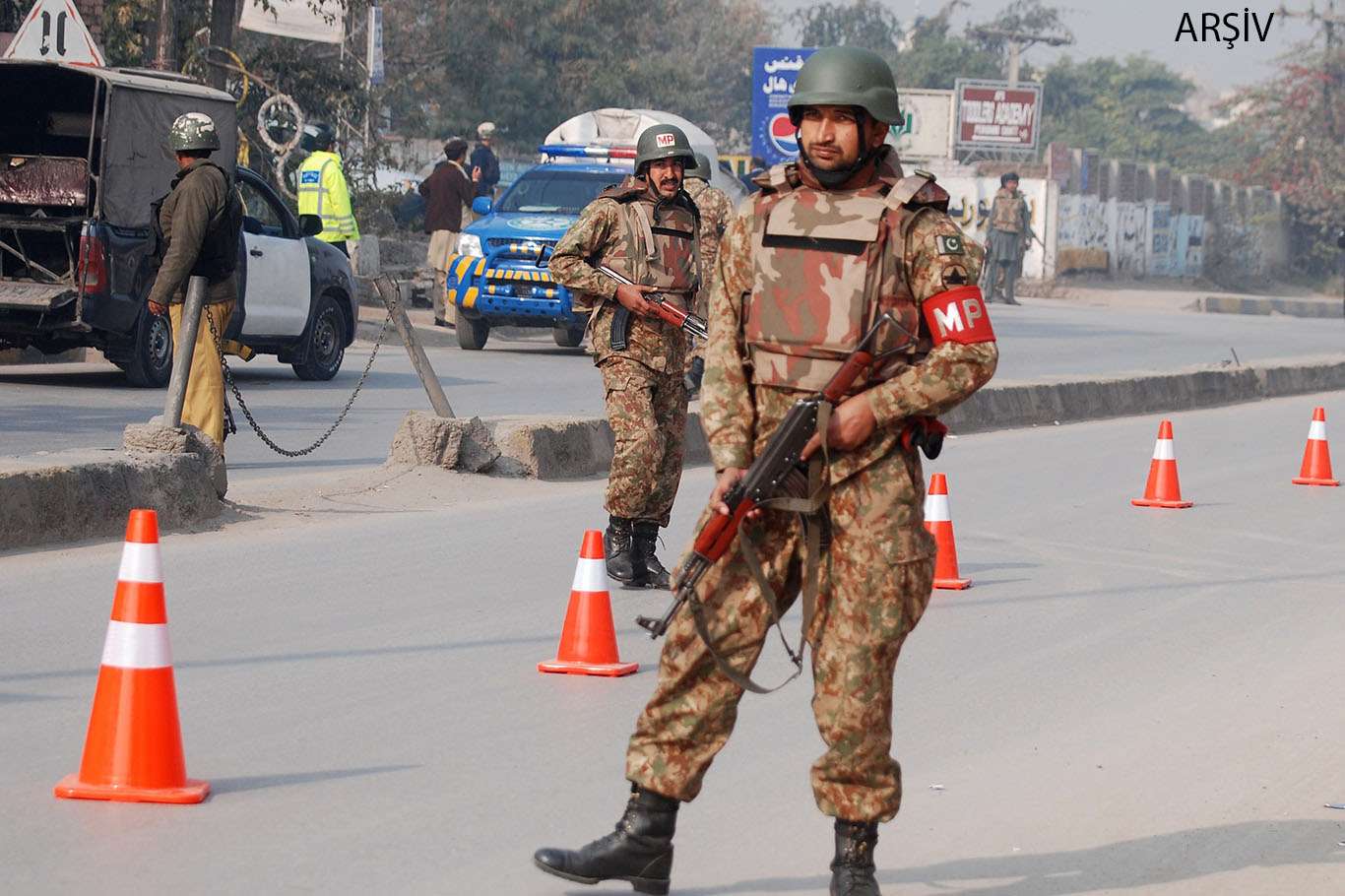 Pakistan'da milletvekiline silahlı saldırı: 4 ölü Pakistan'da milletvekiline silahlı saldırı: 4 ölü